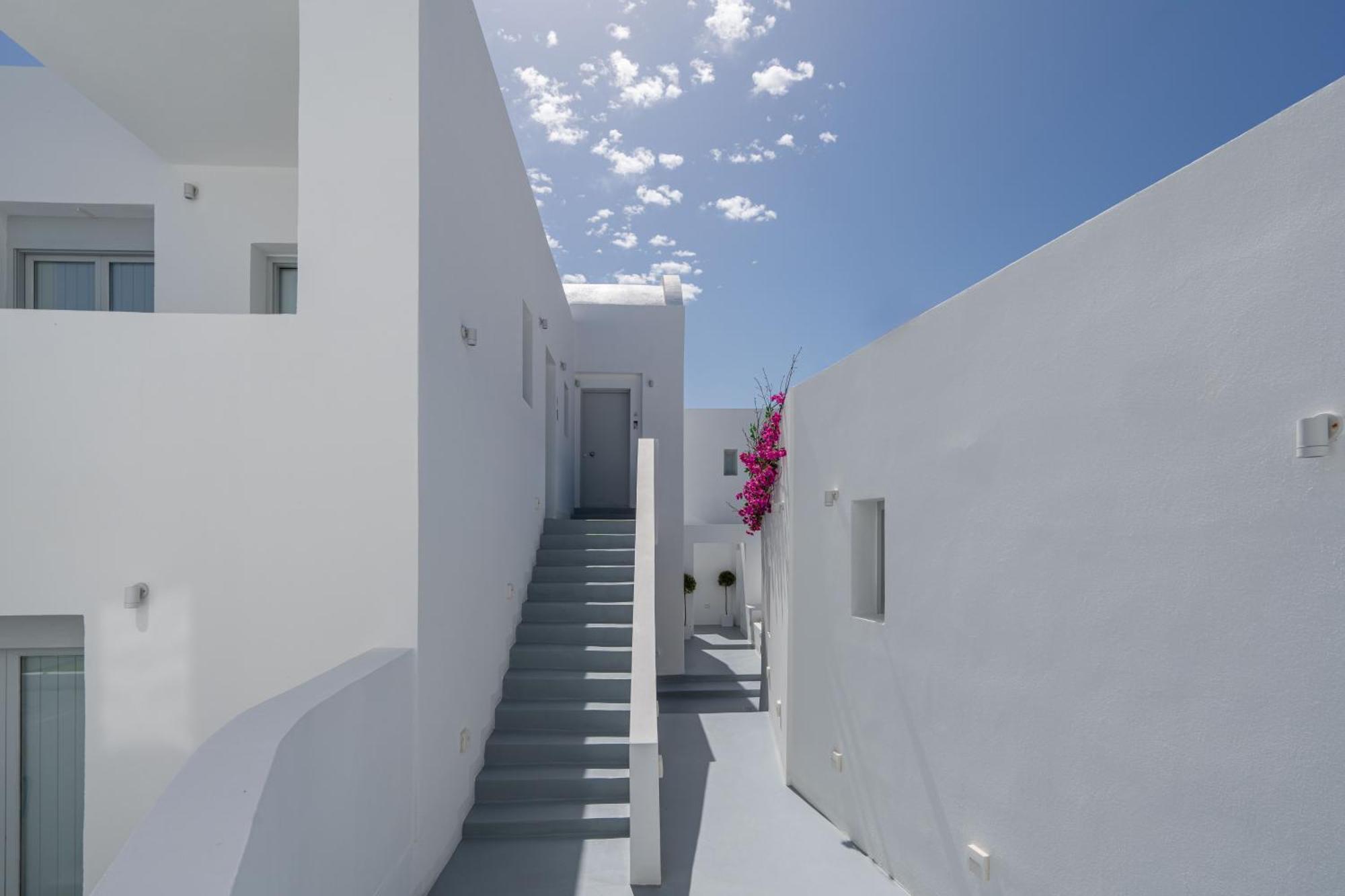 Cycladic Suites & Spa Fira  Extérieur photo