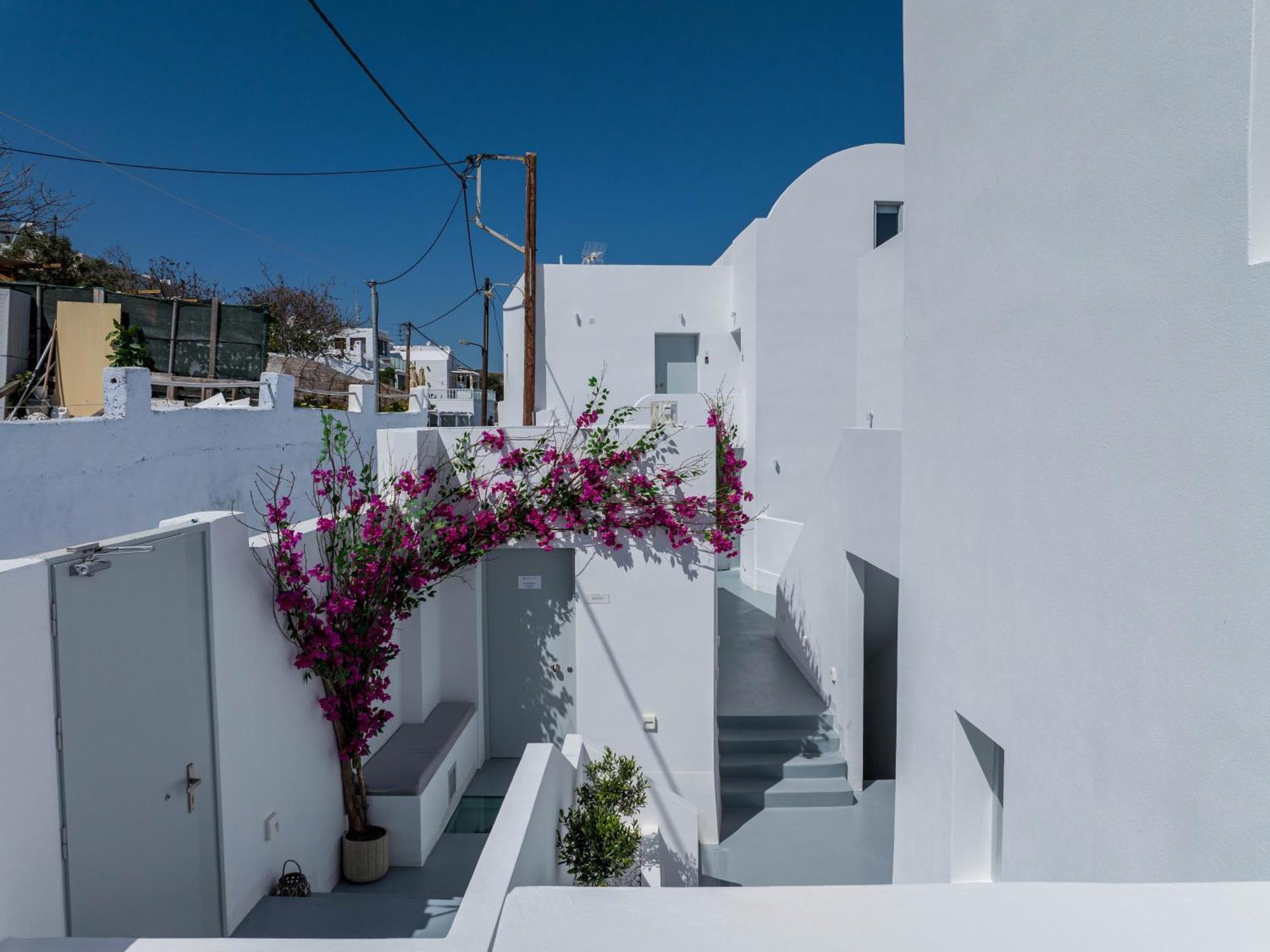 Cycladic Suites & Spa Fira  Extérieur photo